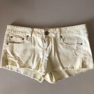 Size 10 light yellow American Eagle shorts